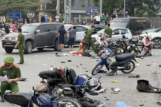 Vấn đề pháp lý trong vụ xe ô tô "ủi" hàng loạt xe máy ở Hà Nội