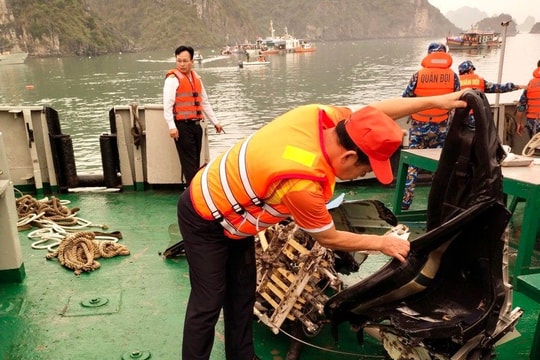 Vụ rơi trực thăng: Huy động thợ lặn, nỗ lực tìm kiếm nạn nhân cuối cùng