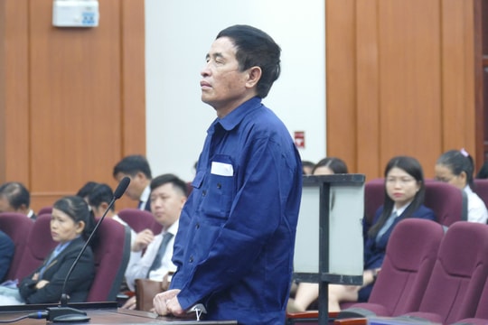 Vụ buôn lậu 200 triệu lít xăng: Biết tiền hối lộ nhưng do dịch nên chưa thể trình báo