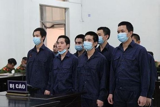 Nhớ chuyện cũ, rủ nhau đi chém người để trả thù