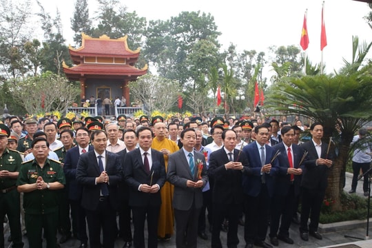 Tưởng niệm 55 năm ngày hy sinh của 53 liệt sĩ tại Cầu Nhe