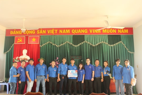 Tuổi trẻ TAND TP.HCM với hành trình “Hướng về biển đảo quê hương”