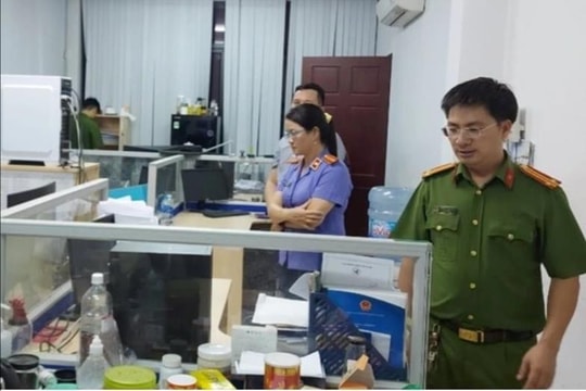 Công an Cần Thơ khám xét Chi cục Đăng kiểm số 8