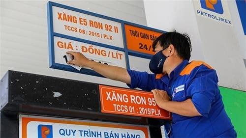 Giá xăng tăng hơn 1.000 đồng/lít