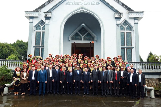 Phó Thủ tướng Trần Lưu Quang thăm, chúc mừng Lễ Phục sinh năm 2023 tại Lạng Sơn