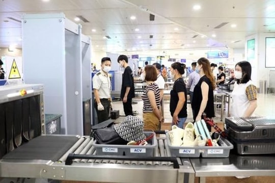 Vé máy bay nội địa tăng dịp cao điểm, vì sao?