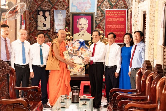 Bí thư tỉnh An Giang mong đồng bào Khmer chung sức xây dựng nông thôn mới