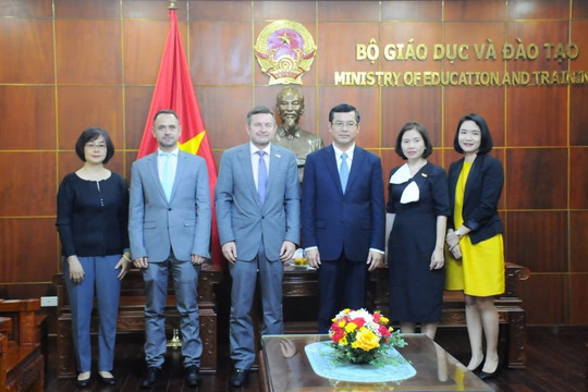 Việt Nam tăng cường hợp tác đào tạo tiếng Pháp với Tổ chức Quốc tế Pháp ngữ (OIF)