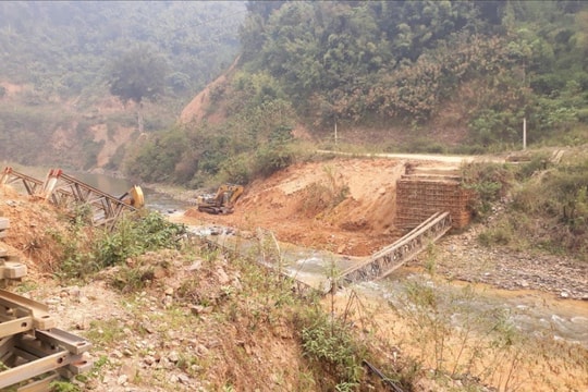Lai Châu: Sập cầu tạm thủy điện khi tháo dỡ, một người tử vong