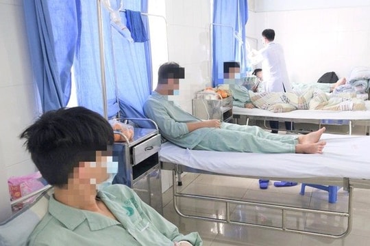 Hút thuốc lá điện tử, 4 nam sinh nhập viện cấp cứu