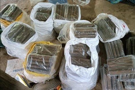 Triệt phá liên tiếp hai chuyên án lớn, thu giữ 8,7 tấn thuốc nổ và gần 2 kg ma túy