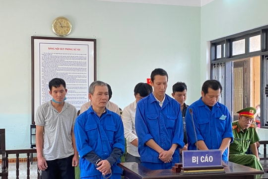 Thu lợi hàng trăm triệu đồng từ làm giả tài liệu, con dấu