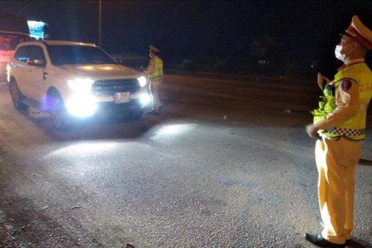 Không chấp hành kiểm tra nồng độ cồn, 2 tài xế bị phạt hơn 92 triệu đồng