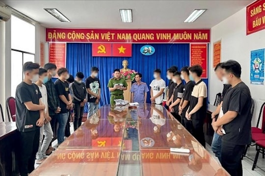 Khởi tố vụ án 15 "quái xế" chạy xe gây rối trật tự công cộng