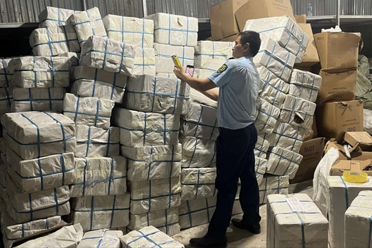 Hà Nội: Phát hiện số lượng lớn hàng hóa nghi nhập lậu