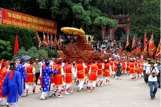 Phân luồng giao thông phục vụ Giỗ Tổ Hùng Vương