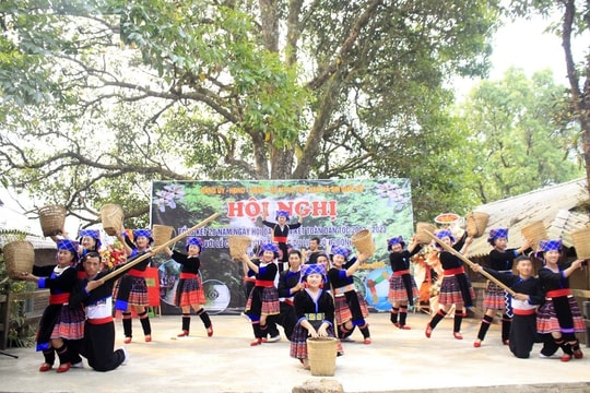 Bản Sin Suối Hồ - Điểm du lịch cộng đồng hấp dẫn nhất ASEAN