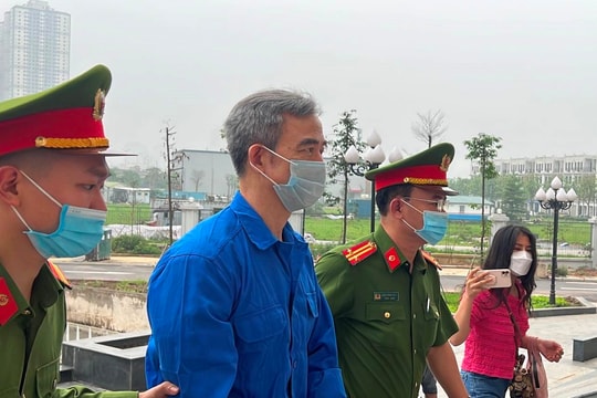 Xét xử cựu Giám đốc Bệnh viện Tim Hà Nội : Đề nghị triệu tập Hội đồng định giá tài sản