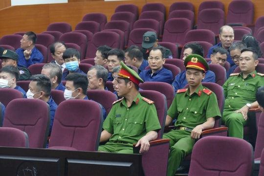 Tuyên án vụ buôn lậu gần 200 triệu lít xăng từ Singapore về Việt Nam