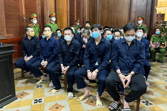 Băng nhóm tổ chức đá gà, đánh bài quy mô lớn tại TP.HCM lãnh án