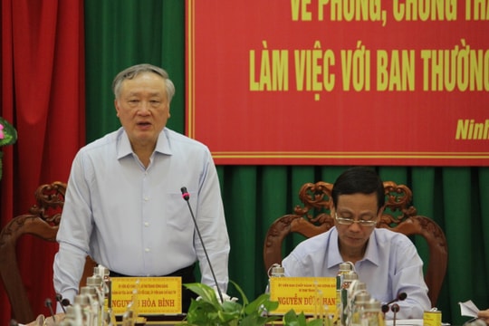 Đồng chí Nguyễn Hòa Bình làm việc với Ban Thường vụ Tỉnh ủy Ninh Thuận
