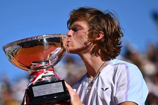 Andrey Rublev giành danh hiệu ATP Masters 1000 đầu tiên trong sự nghiệp
