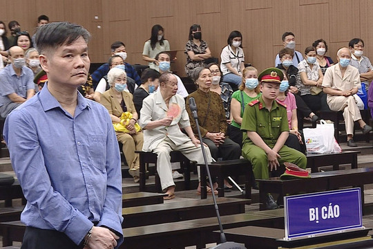 Xét xử “tiến sĩ dạy làm giàu” lừa hàng trăm tỉ đồng