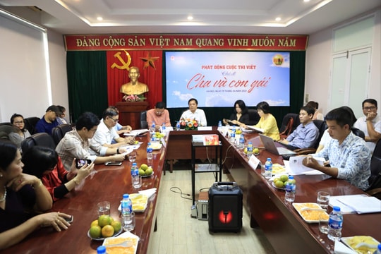 Tạp chí Gia đình Việt Nam phát động cuộc thi viết “Cha và Con gái”