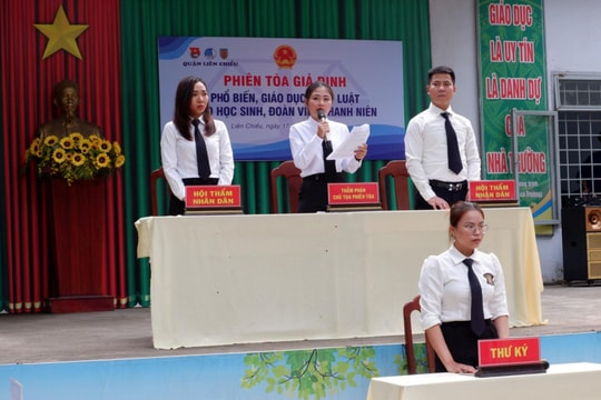 TAND quận Liên Chiểu (TP. Đà Nẵng): Tuyên truyền pháp luật cho học sinh bằng phiên tòa giả định