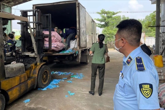 Tiêu hủy hàng ngàn bao thuốc lá lậu và hàng tiêu dùng giả nhãn hiệu