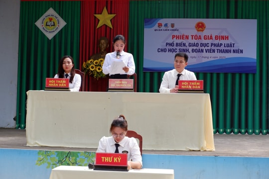 TAND quận Liên Chiểu (TP. Đà Nẵng): Tuyên truyền pháp luật cho học sinh bằng phiên tòa giả định