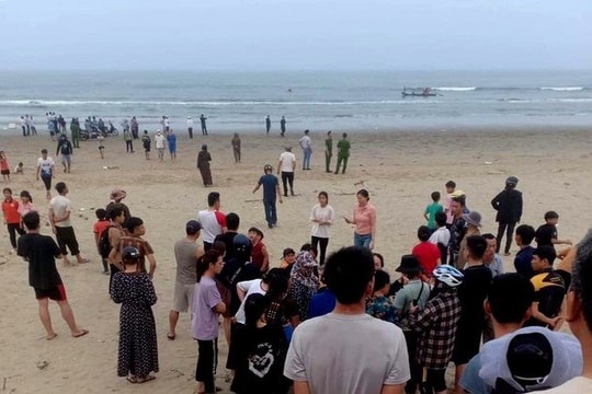 Thanh Hóa: Rủ nhau đi tắm biển, hai học sinh tử vong và mất tích