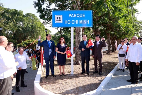 Chủ tịch Quốc hội dự lễ đổi tên công viên Hoà Bình thành công viên Hồ Chí Minh