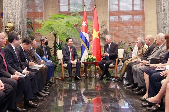 Chủ tịch Quốc hội Vương Đình Huệ hội kiến các nhà lãnh đạo Cuba