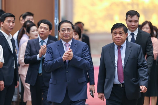 Thủ tướng: Lắng nghe, thấu hiểu và đồng hành với nhà đầu tư nước ngoài
