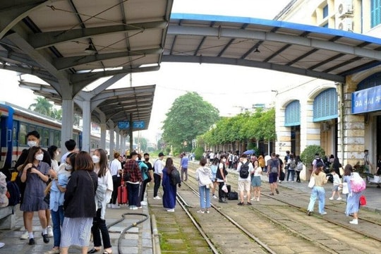 Tăng chuyến tàu tuyến Hà Nội - Hải Phòng dịp 30/4