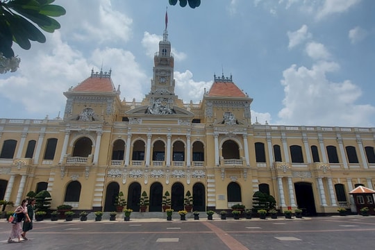 Trụ sở UBND TP. Hồ Chí Minh lần đầu đón khách tham quan