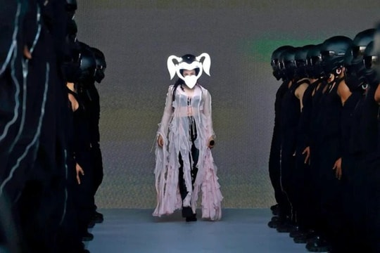 Coachella 2023: Những khoảnh khắc thời trang ấn tượng