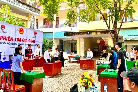 Chi đoàn TAND tỉnh Quảng Ngãi tuyên truyền pháp luật thông qua phiên tòa giả định