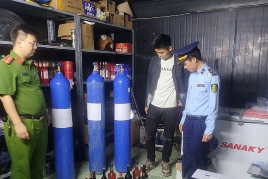 Quảng Ninh thu giữ hơn 12.000 quả bóng cười