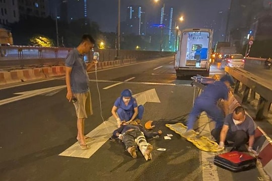 Đi bộ trên đường vành đai ba, người đàn ông bị xe tải đâm tử vong