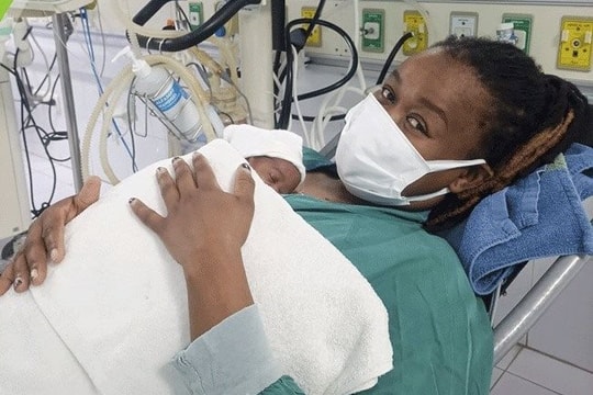 Bé gái sinh non người Kenya được bác sĩ Việt nuôi dưỡng thành công