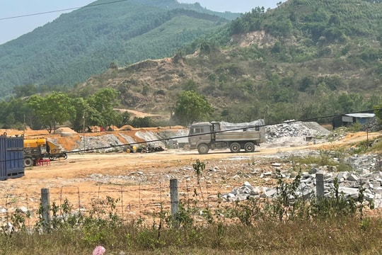 Bình Định: Phát hiện hàng loạt điểm đổ thải bột đá gây ô nhiễm môi trường