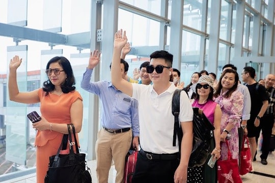 Sân bay Vân Đồn đón 118 hành khách đầu tiên đến từ Cần Thơ