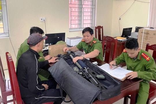 Đặt mua súng săn qua mạng xã hội