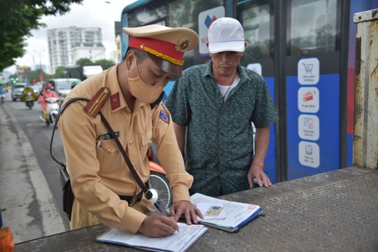 Chậm nộp phạt vi phạm giao thông sẽ bị tính lãi theo ngày