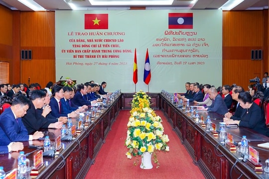 Bí thư Thành ủy Hải Phòng được tặng Huân chương Tự do của Lào