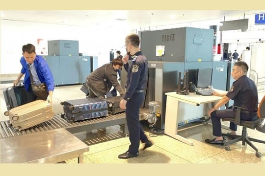 Phát hiện hơn 16 kg sừng tê giác và ngà voi nhập lậu qua đường hàng không