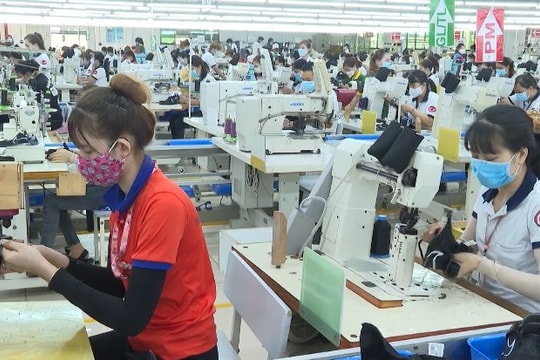 Đi làm ngày nghỉ lễ 30/4-1/5, người lao động có được trả thêm lương và thưởng?