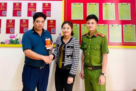 Người phụ nữ trả lại 400 triệu đồng cho người chuyển nhầm